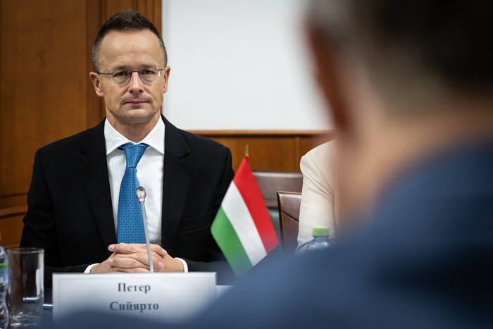 Глава МЗС Угорщини приїхав до Москви з проханням