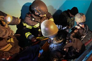 Запоріжжя: МВС опублікувало кадри порятунку постраждалого з-під завалів