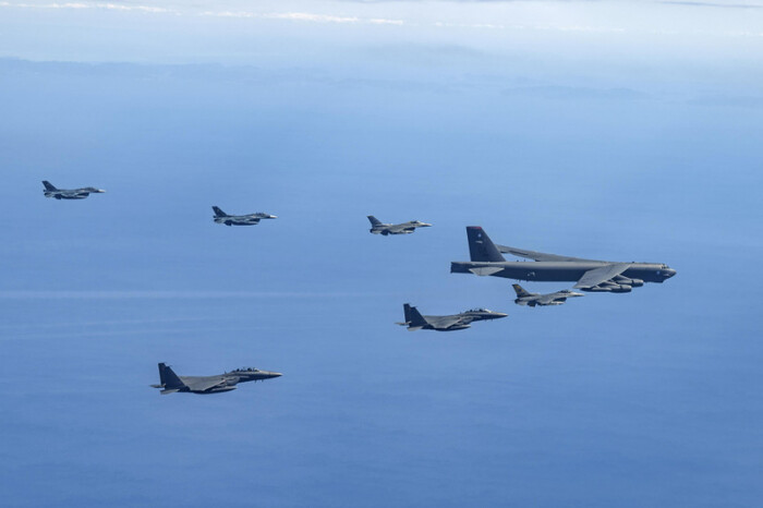 США, Японія та Південна Корея провели перші спільні повітряні навчання