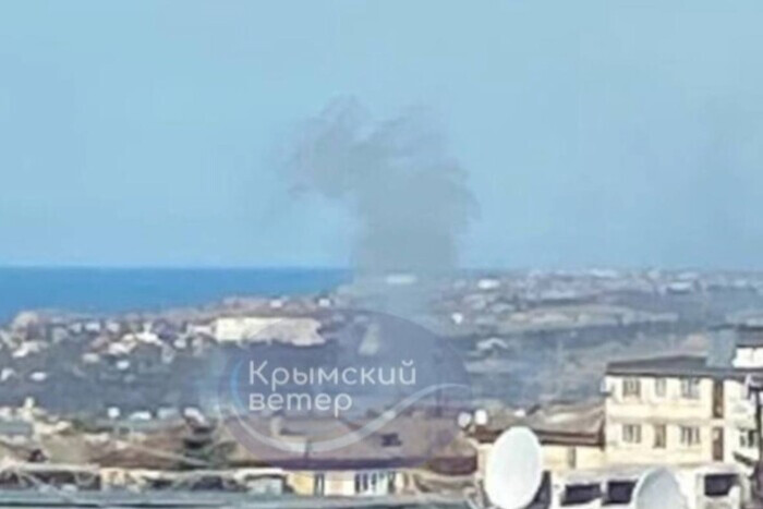 В Крыму мощные взрывы: поднимается дым (фото)
