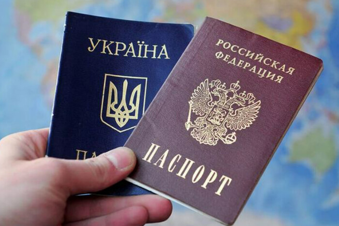 На окупованих територіях ворог погрожує звільняти з роботи осіб без російських паспортів