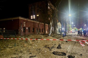 Вирви в центрі Одеси і пожежі на складах: фото наслідків удару