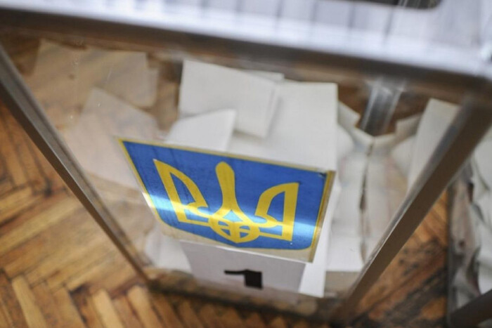 Готуватися до виборів? Громади на Київщині отримали загадкову телефонограму