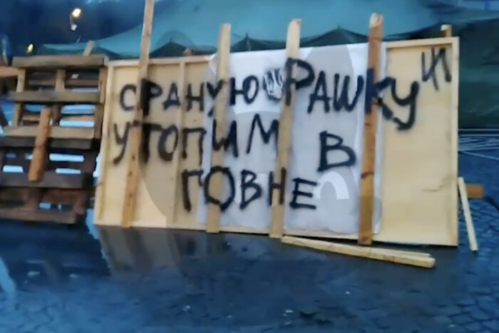 Росія знімає серіал про Майдан та захоплення Криму: декорації розсмішили мережу (відео)