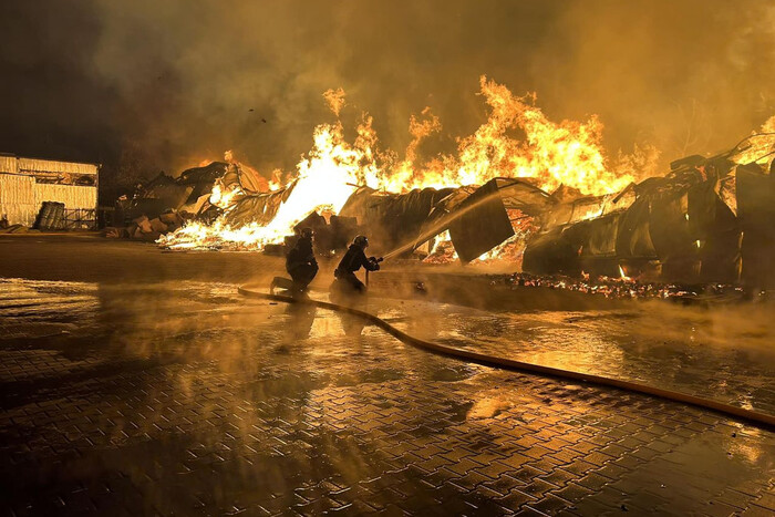 Пожежа у Вінниці та вибухи в Криму: головне за ніч