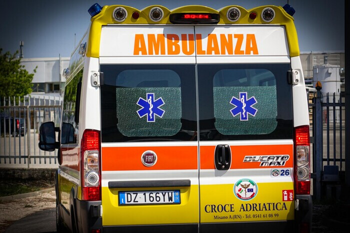 В центре приема мигрантов в Италии прогремел взрыв: среди раненых есть дети
