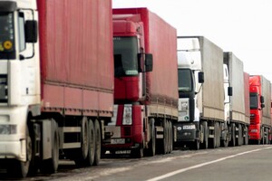На польському кордоні тисячі українських вантажівок очікують на в'їзд – Держприкордонслужба