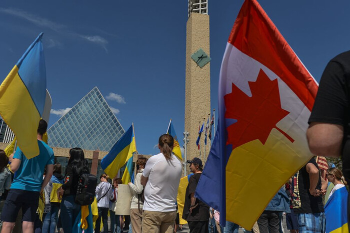 Українські біженці почали масово виїжджати з Канади
