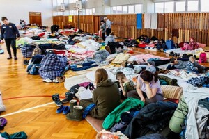 Які країни планують скоротити допомогу біженцям з України