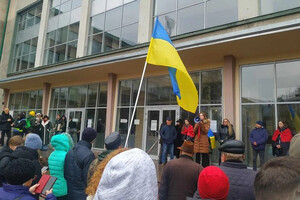 Під Львівською політехнікою прихильники Фаріон провели мітинг на її підтримку (фото)