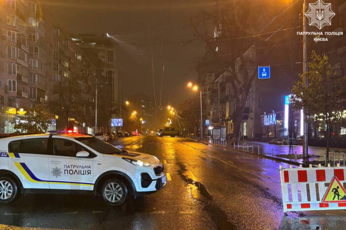 У центрі Києва на одній з вулиць перекрито рух