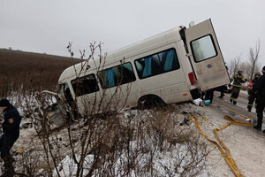 На Харківщині автобус потрапив у ДТП: десятки травмованих