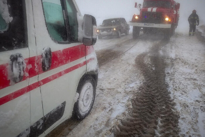 Снігопади в Україні: яка ситуація на дорогах