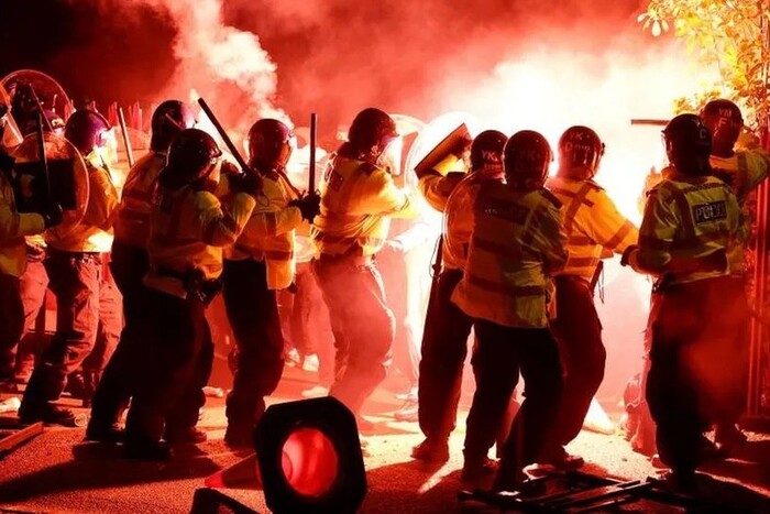 Польські футбольні фанати влаштували сутички в Бірмінгемі, є поранені