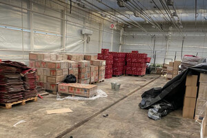 На подвір'ї ексрезиденції Януковича виявлено незаконну фабрику (фото)