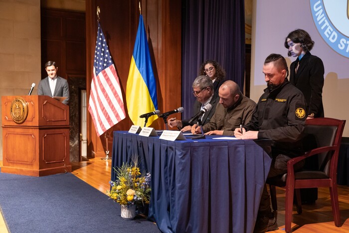 Україна та США підписали декларацію про спільне виробництво зброї