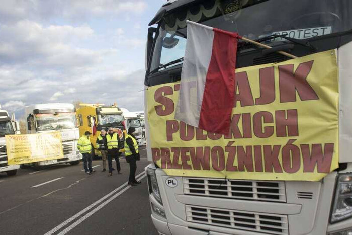 Суд дозволив польським перевізникам блокувати кордон