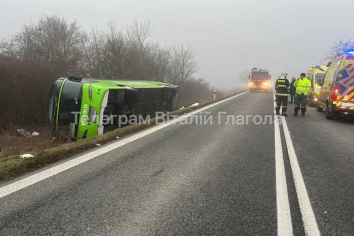 У Словаччині перекинувся автобус з України, є постраждалі (фото)