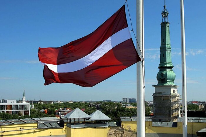 Латвія збирається видворити із країни понад тисячу росіян