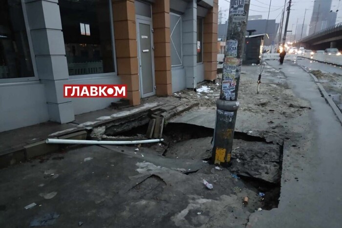 Правоохоронці оцінили небезпеку затоплення метро на Деміївці (фото)
