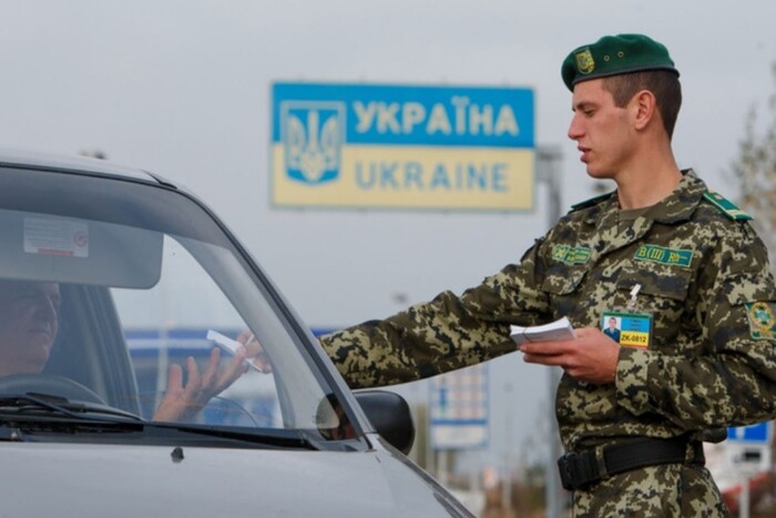 Прикордонники повідомили, скільки тисяч чоловіків щодня виїжджає із України