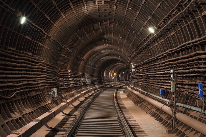 У Києві між станціями метро «Почайна» і «Тараса Шевченка» просідають тунелі