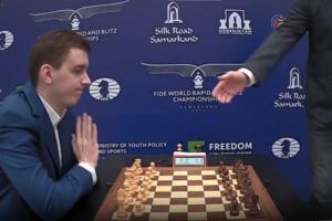 Польський шахіст відмовився тиснути руку росіянину на Чемпіонаті світу (відео)