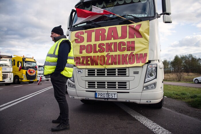Уряд Польщі підписав угоду з фермерами, вони мають припинити блокаду кордону