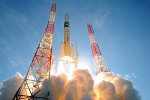 Японія запустила ракету із супутником, щоб стежити за КНДР (відео)