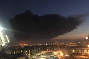 Масштабна пожежа в Росії не вщухає: дим окутав Санкт-Петербург