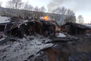 РФ ударила ракетою по Шостці: зруйновано десятки будинків (фото)