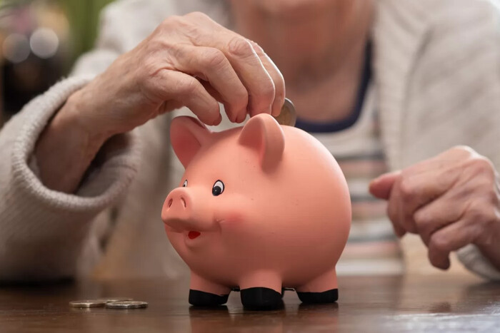 Які виплати отримують пенсіонери, що працюють: Пенсійний фонд оновив дані