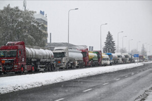 Румунські фермери заблокували рух вантажівок через два пункти пропуску