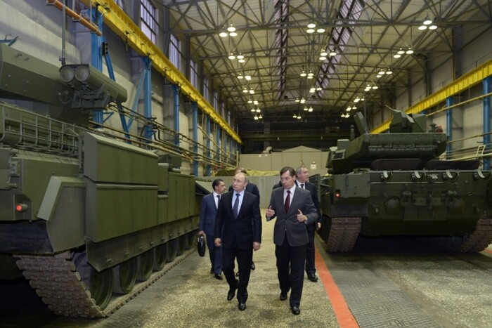 Робота оборонних підприємств РФ у кілька змін: чи є загроза для України