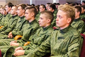 Школярів у Білорусі вчитимуть, як допитувати військовополонених