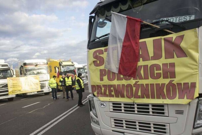 Уряд Польщі домовився з перевізниками про зупинку протесту на кордоні