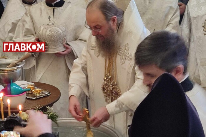 Московська церква знову господарює у Лаврі (фото, відео)
