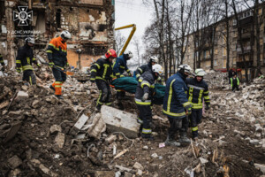 У Харкові рятувальники завершили роботу на місці зруйнованої РФ п’ятиповерхівки (фото, відео)