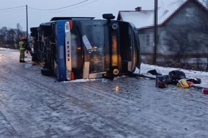 У Польщі перекинувся автобус із українцями: що відомо про постраждалих (фото)