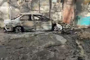 Двоє чоловіків згоріли в автівці: росіяни вдарили по Херсону з лівобережжя Дніпра (відео)