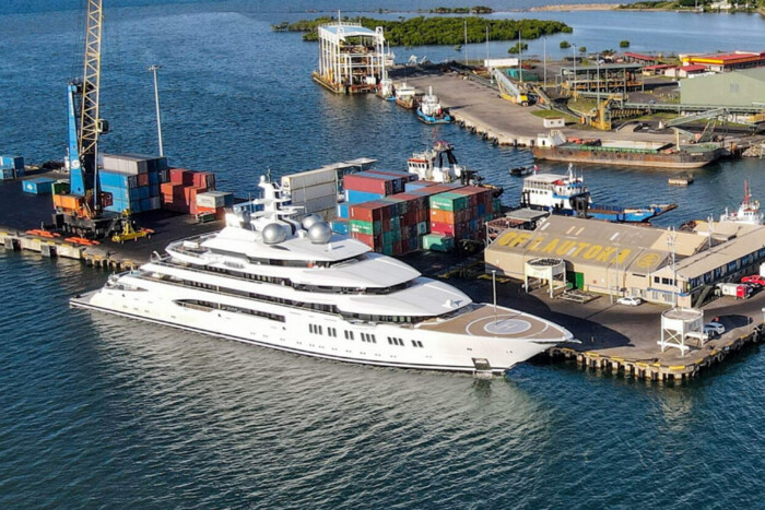 США хоче продати яхту російського мільярдера Керімова через проблеми з утриманням