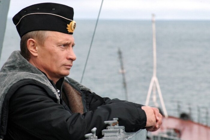 «Тіньовий флот» Путіна йде на дно: десятки нафтових танкерів зупинили роботу після санкцій США
