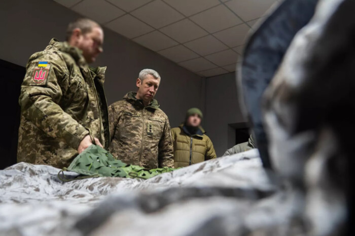 Міноборони розробляє пончо, яке сховає українських військових від тепловізорів