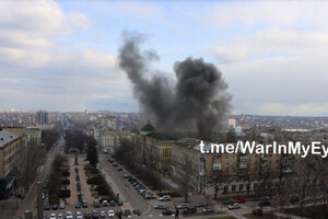 Вибух у Донецьку: видніється дим біля будівлі так званого уряду «ДНР» (фото, відео)