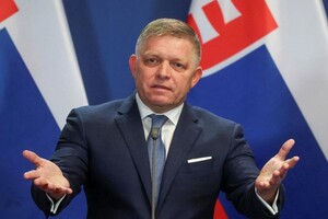 Прем'єру Словаччини не сподобалась «воєнна атмосфера» на саміті в Парижі щодо України