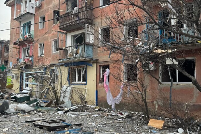 Росіяни скинули бомбу на центр Курахового, поранено 16 людей