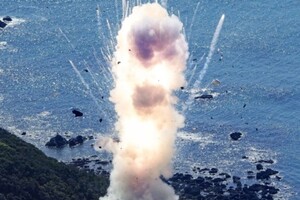 Японська ракета-розвідник вибухнула після запуску (відео)