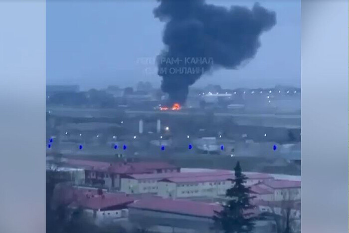 У Сочі горить аеропорт, у мережі пишуть про вибухи (відео)