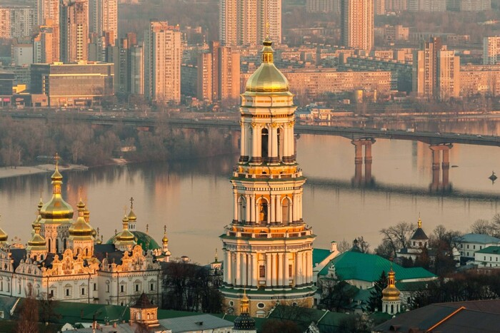 Дніпро виходить з берегів: у Києві та області можливе підтоплення