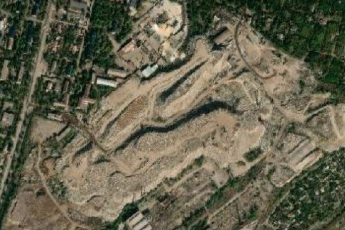 У Маріуполі утворилося кладовище із розгромлених росіянами будинків: супутникові фото 